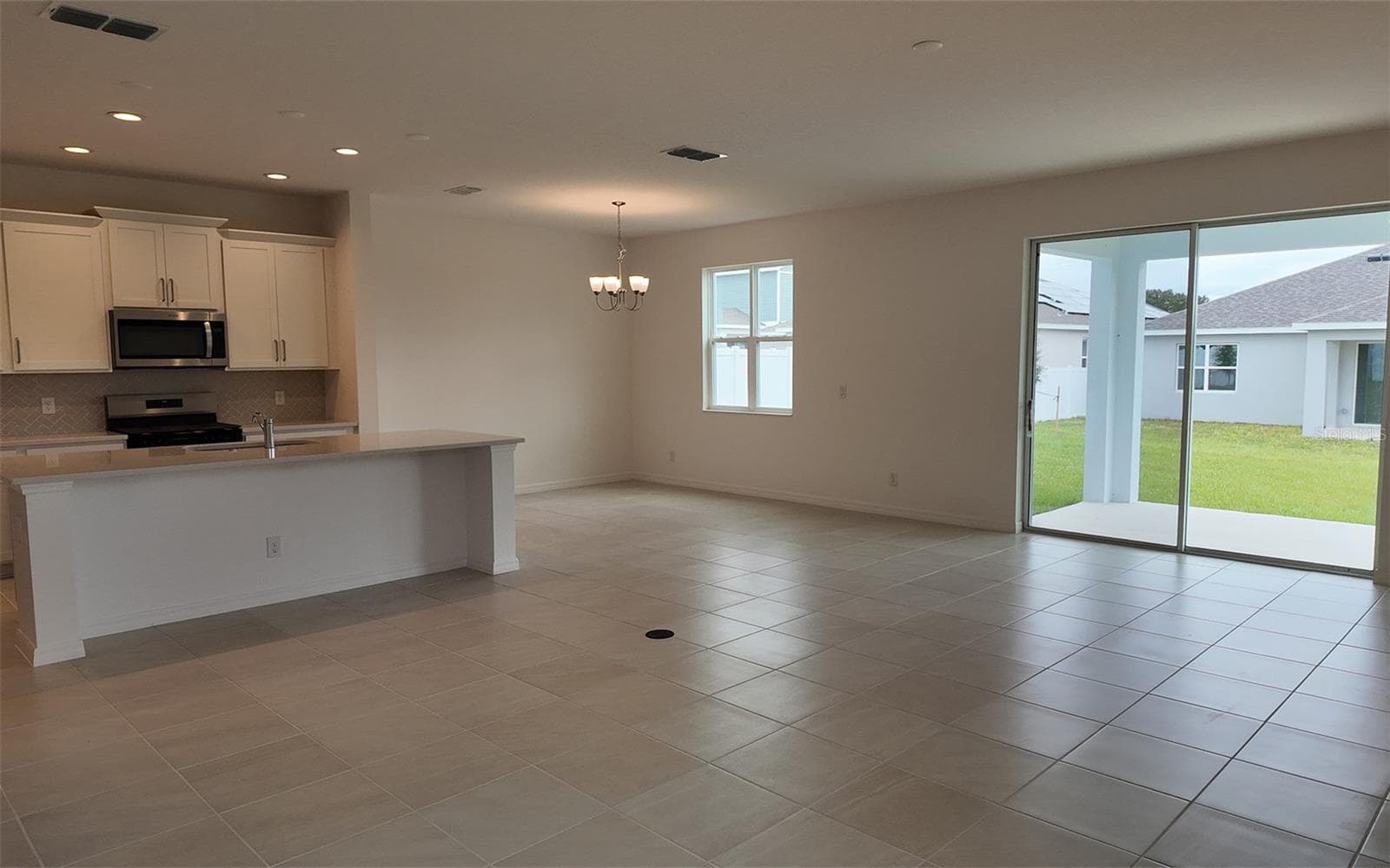 Single Family Residence at 6888 SPANISH IMPERIAL ST, HOWEY IN THE HILLS, photo 9 of 26