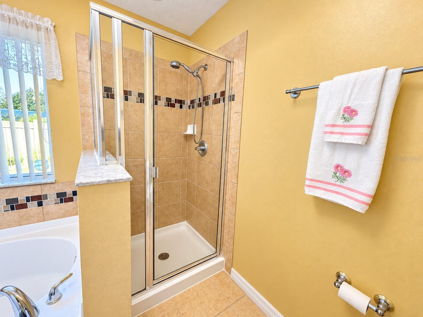 Primary bathroom – Walk-in shower - 4408 ARUBA BLVD, CLERMONT