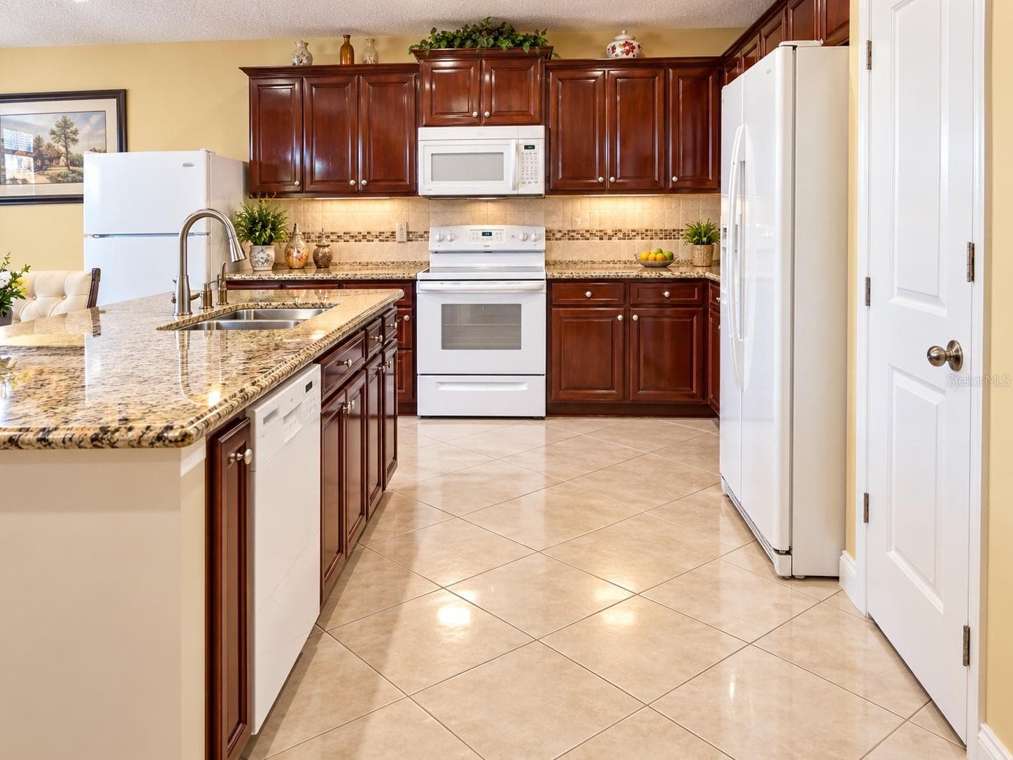 kitchen appliances - 4408 ARUBA BLVD, CLERMONT