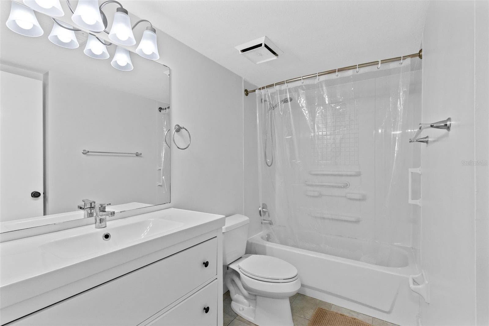 Condominium at 658 LAKE VILLAS DR, ALTAMONTE SPRINGS, photo 11 of 42