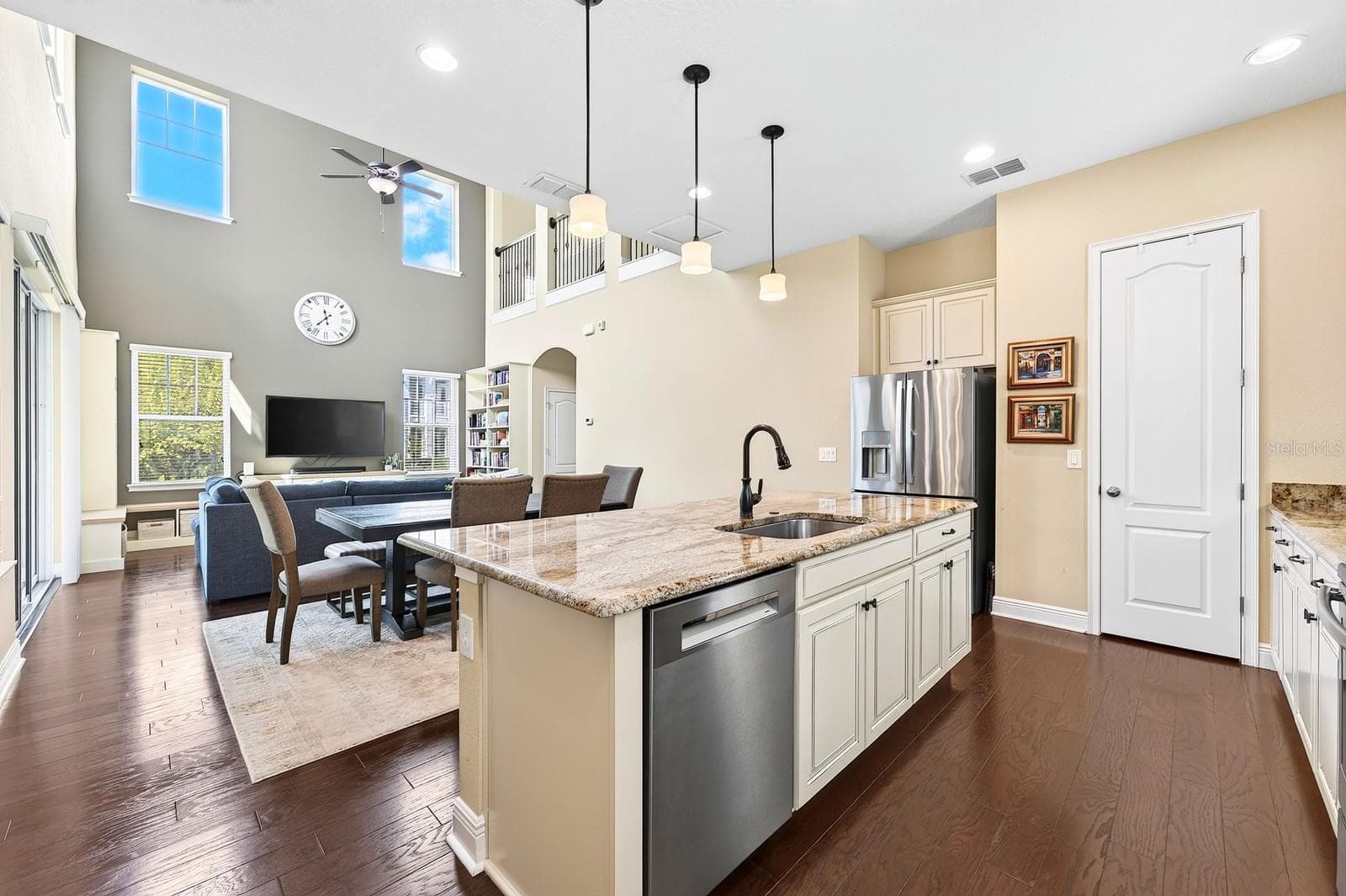 Kitchen is open to the living and dining areas - perfect for entertaining. - 9024 NEHER ST, ORLANDO