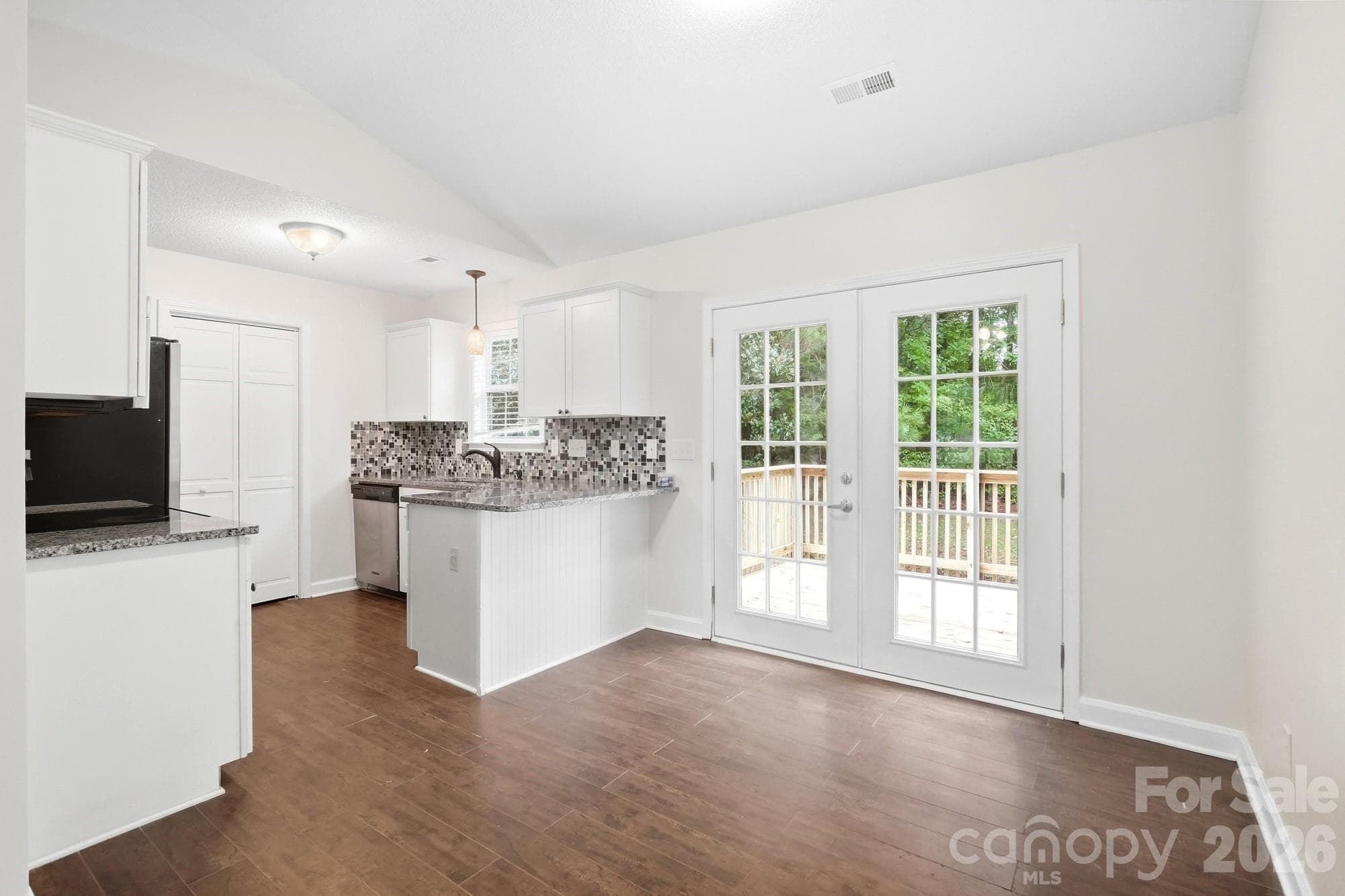 Single Family Residence at 5075 Drake Pond Lane, Rock Hill, photo 2 of 30