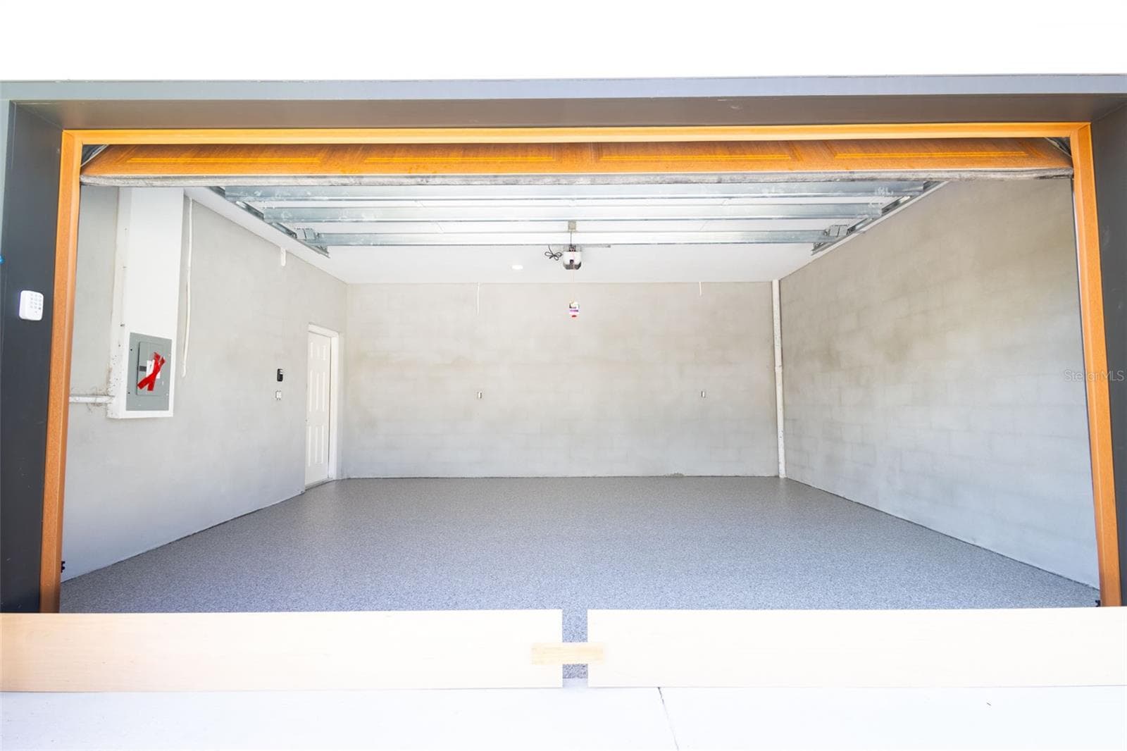 Finished Garage - 1207 E ELLICOTT ST, TAMPA