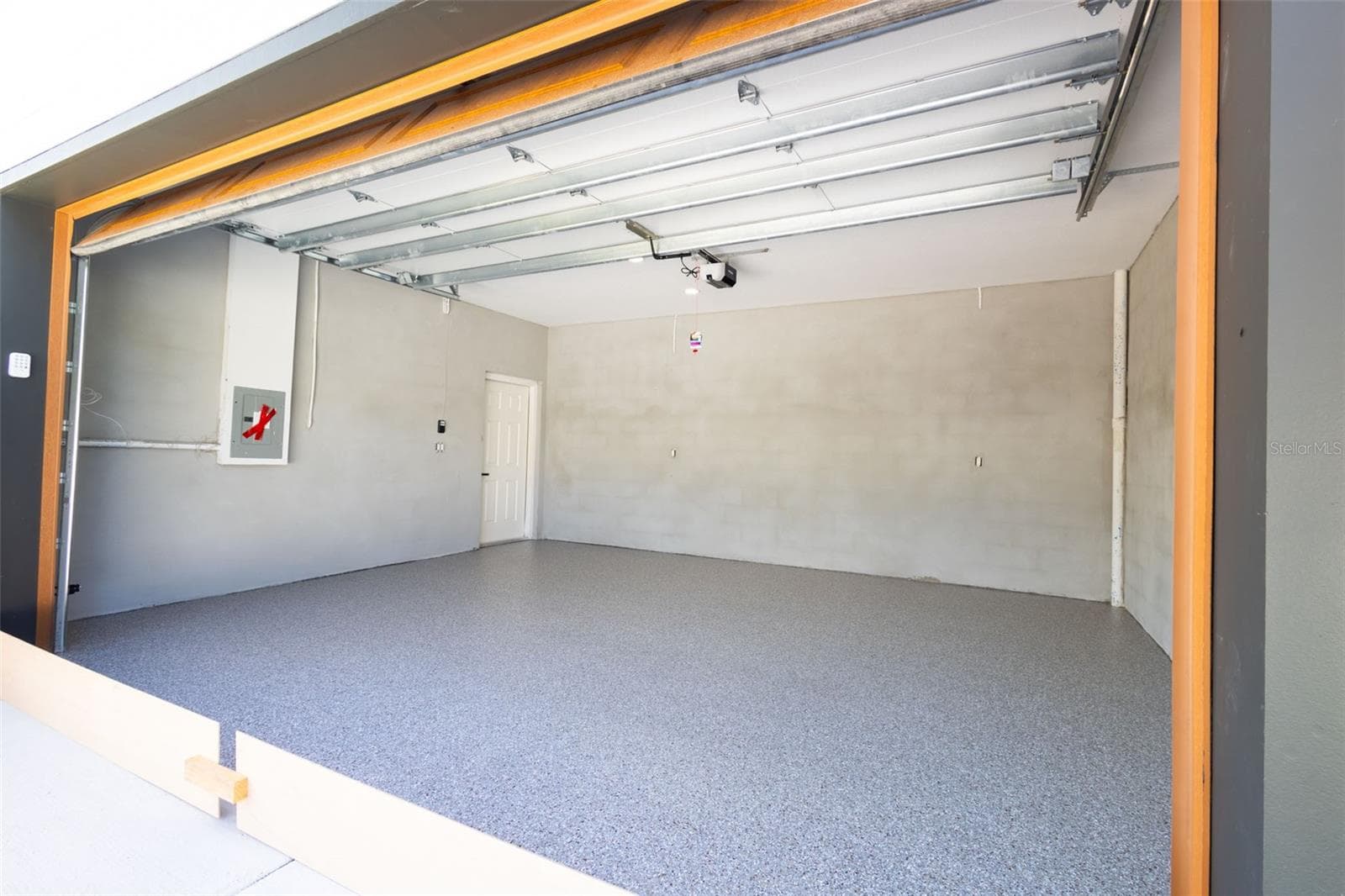 Finished Garage - 1207 E ELLICOTT ST, TAMPA