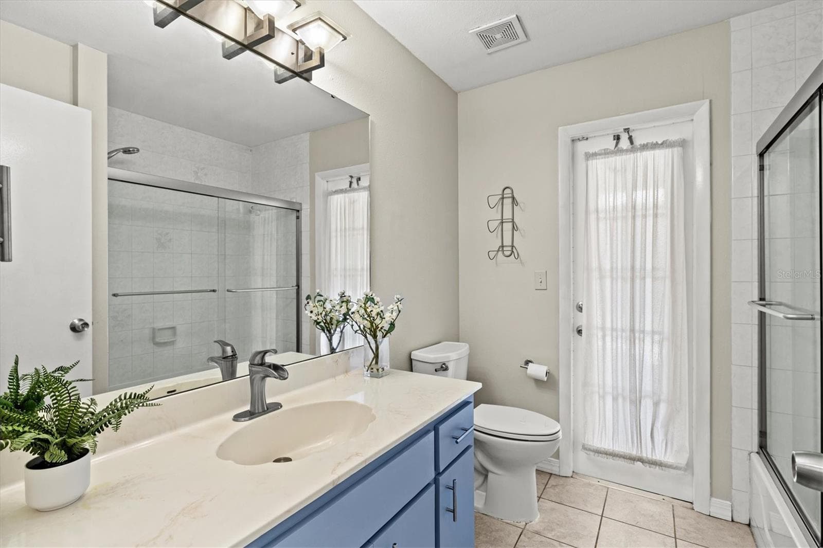 Guest bath - 7129 QUEEN PALM CIR, SARASOTA
