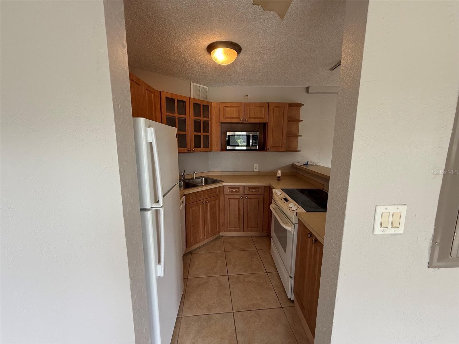 Condominium at 3315 58TH AVE S #114, ST PETERSBURG, photo 3 of 10