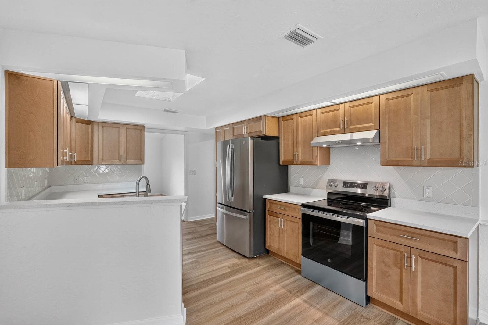 newly renovated kitchen with quartz counters - 156 BRESSLER LN, PALM COAST