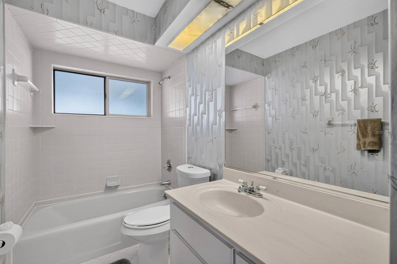 Guest bathroom features tub and tiled shower, marble countertop - 156 BRESSLER LN, PALM COAST