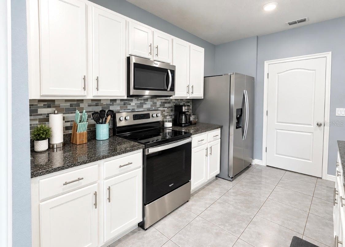Single Family Residence at 635 AUTUMN STREAM DR, AUBURNDALE, photo 14 of 26