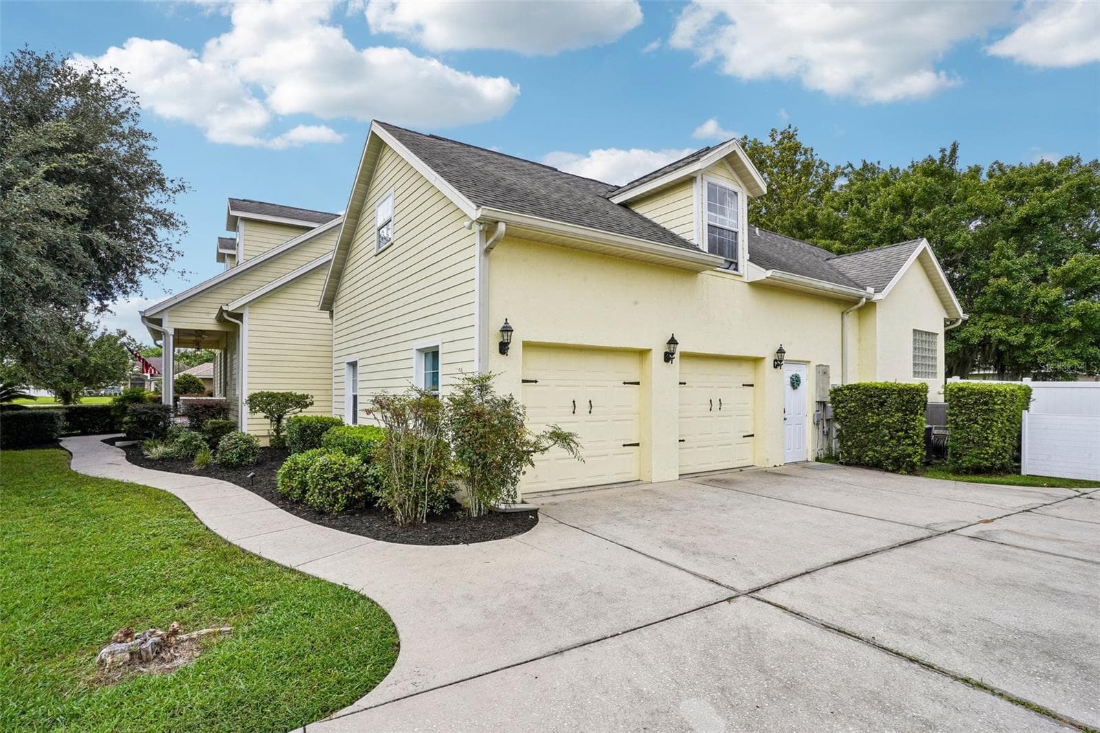 large garage, with side entrance - 10540 SE 42ND TER, BELLEVIEW