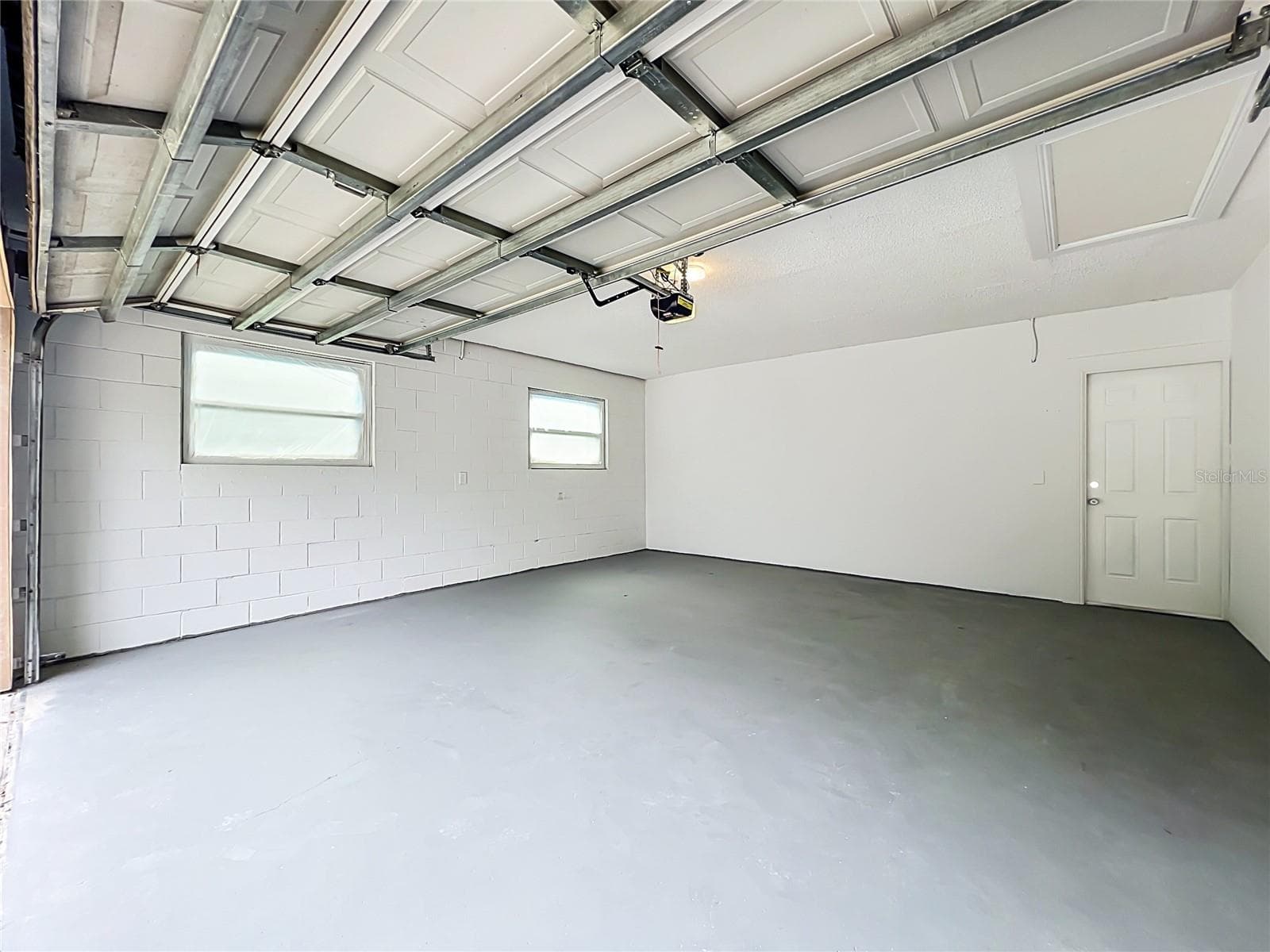Attached 2-CAR GARAGE plus additional driveway parking! - 5610 SHASTA DR, ORLANDO