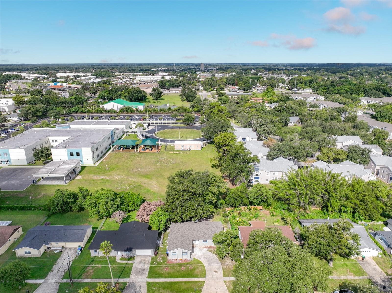 Enjoy space, privacy and an established Orlando neighborhood! - 5610 SHASTA DR, ORLANDO