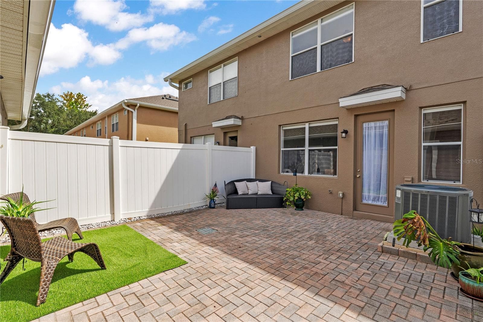 Courtyard - 14169 AVENUE OF THE GRVS, WINTER GARDEN