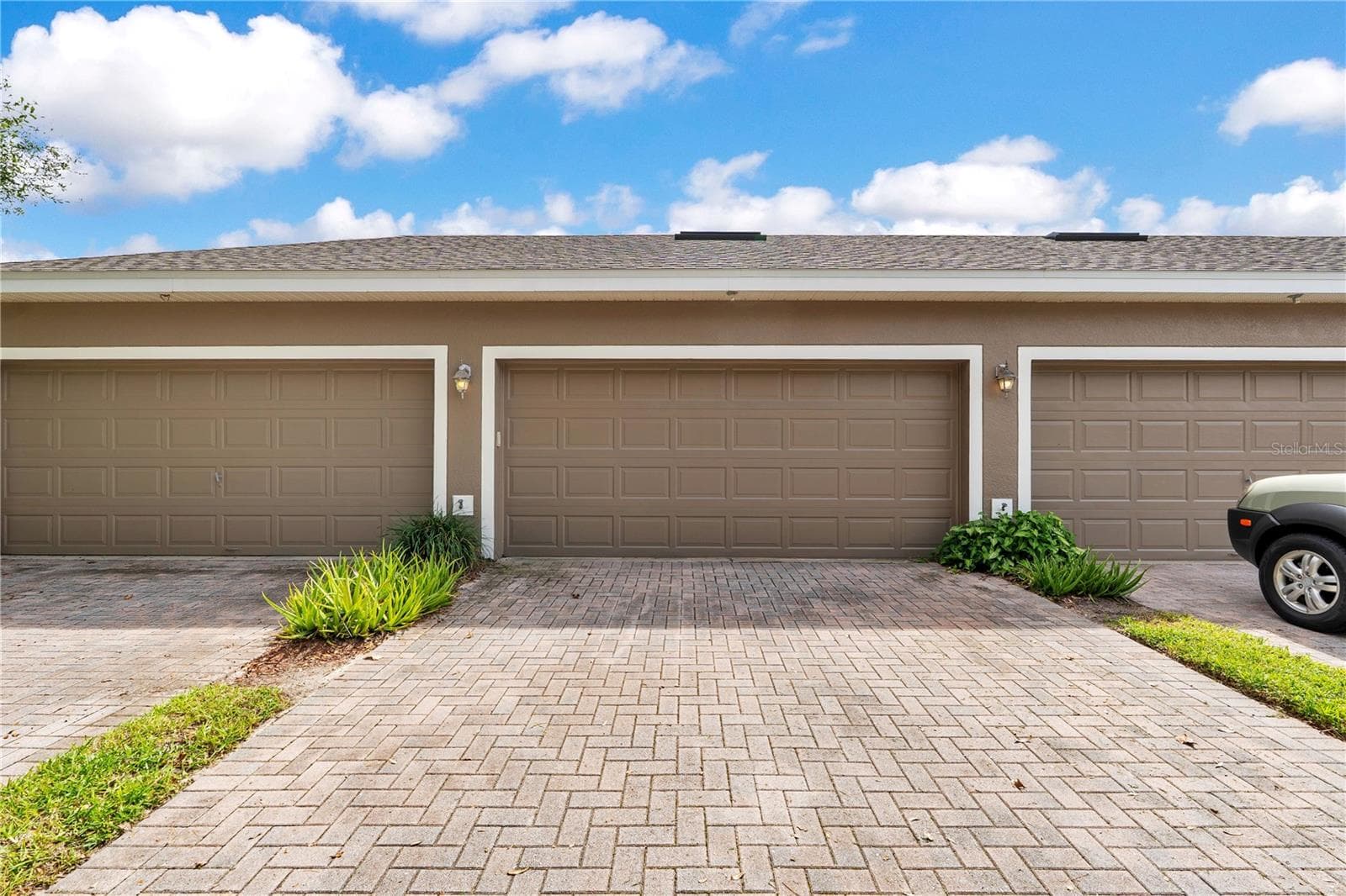 2 car garage - 14169 AVENUE OF THE GRVS, WINTER GARDEN