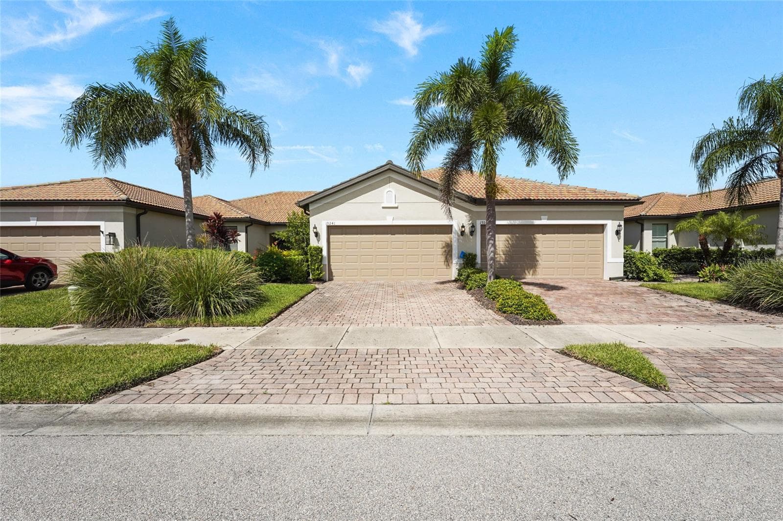 Single Family Residence at 19241 SERAFINA ST, VENICE, photo 18 of 72