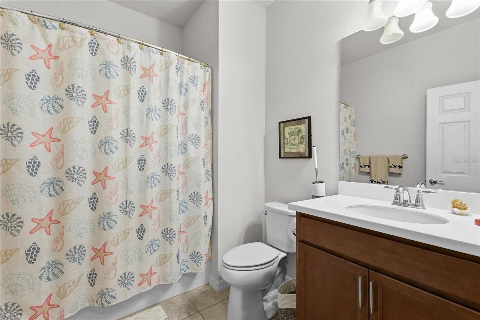 Single Family Residence at 19241 SERAFINA ST, VENICE, photo 32 of 72