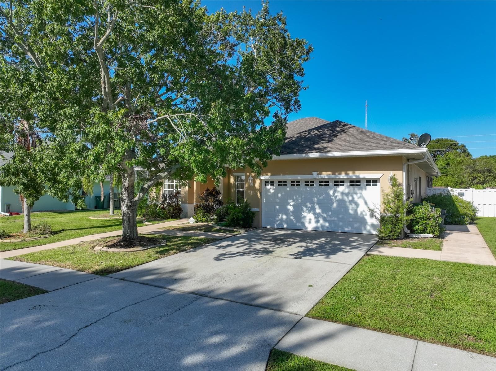 Single Family Residence at 3677 WHISPERWOOD CIR, MELBOURNE, photo 3 of 107