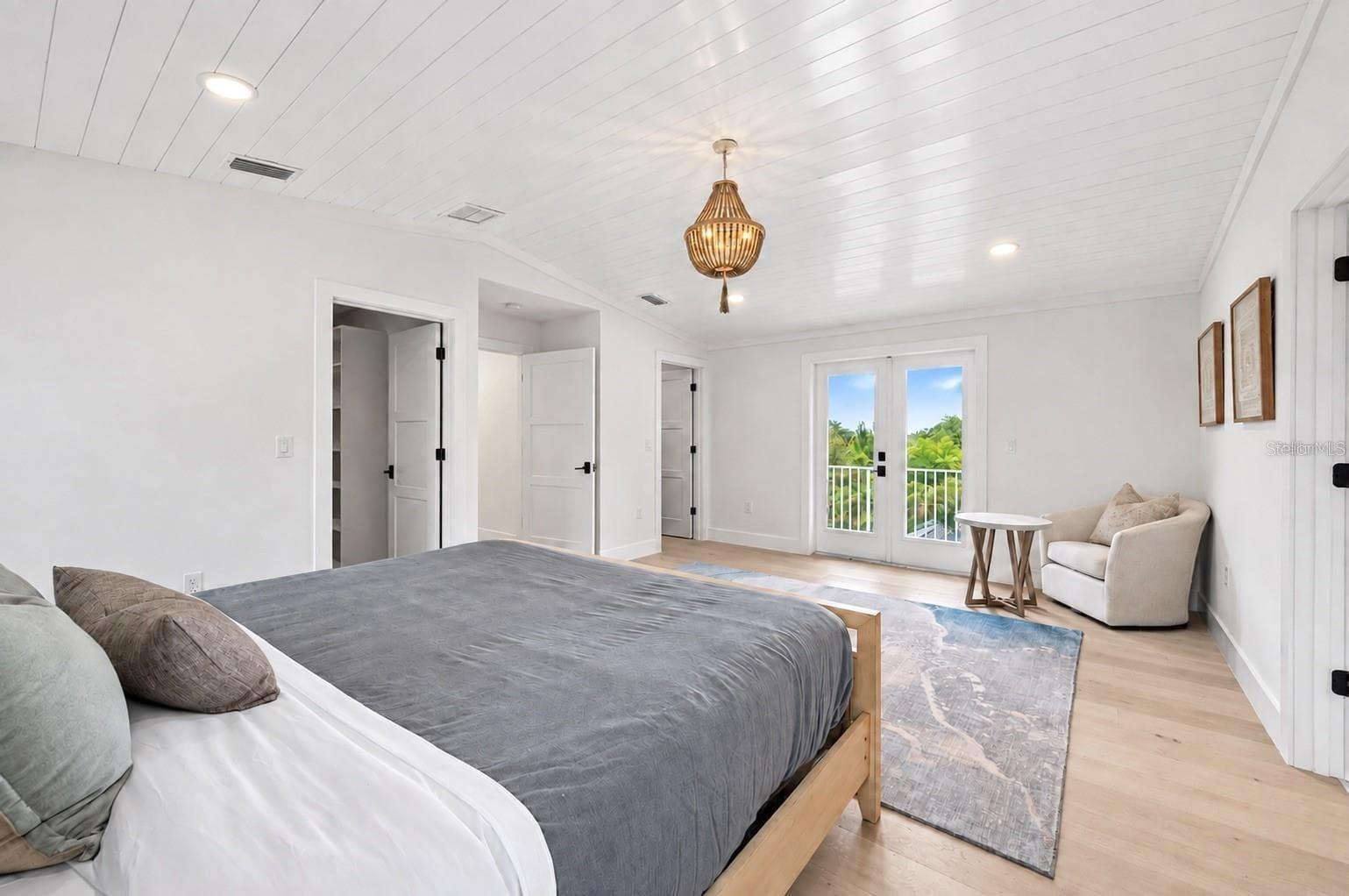 Primary suite with two large closets - 1647 SIESTA DR, SARASOTA