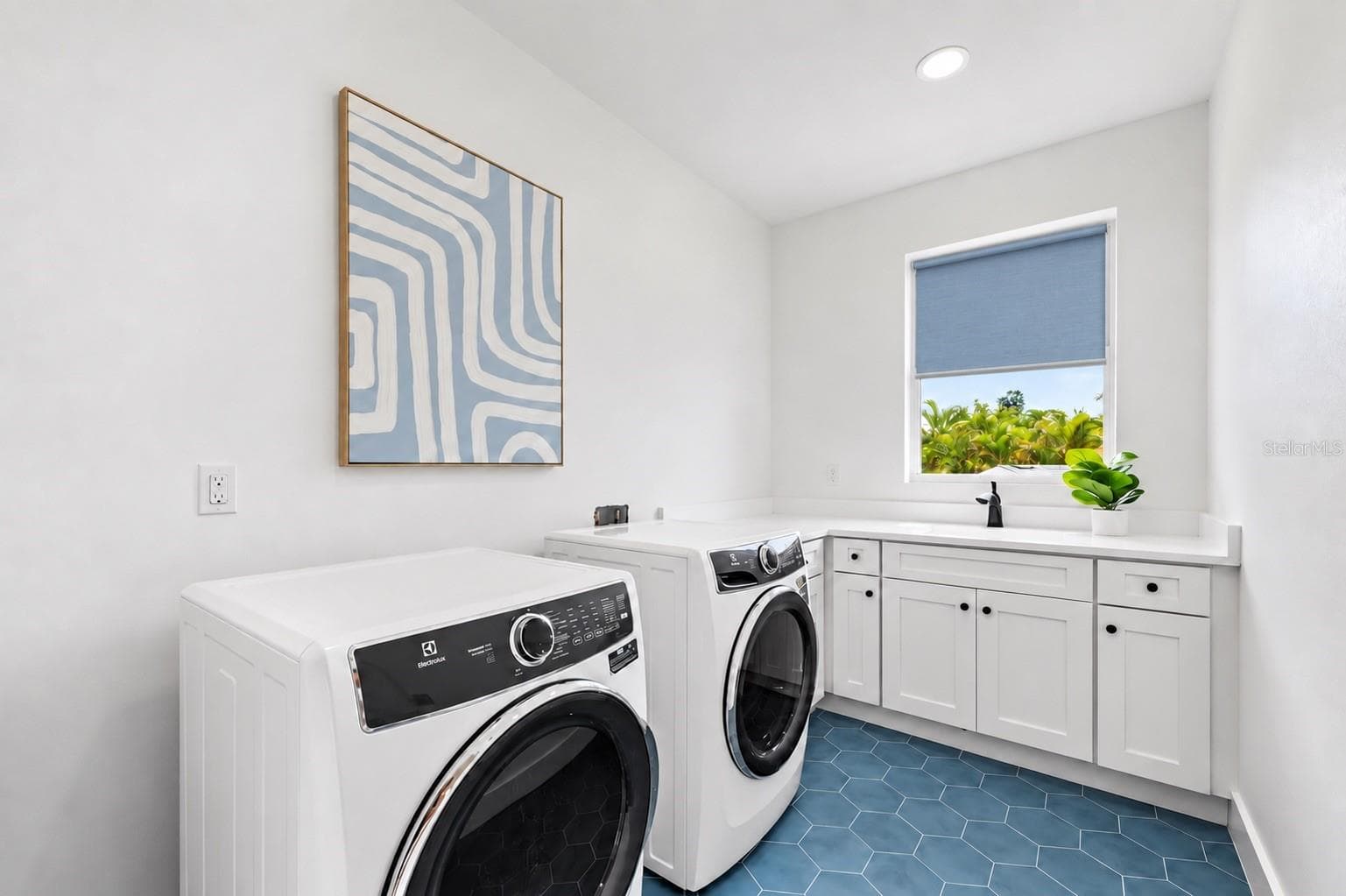 Laundry room - 1647 SIESTA DR, SARASOTA