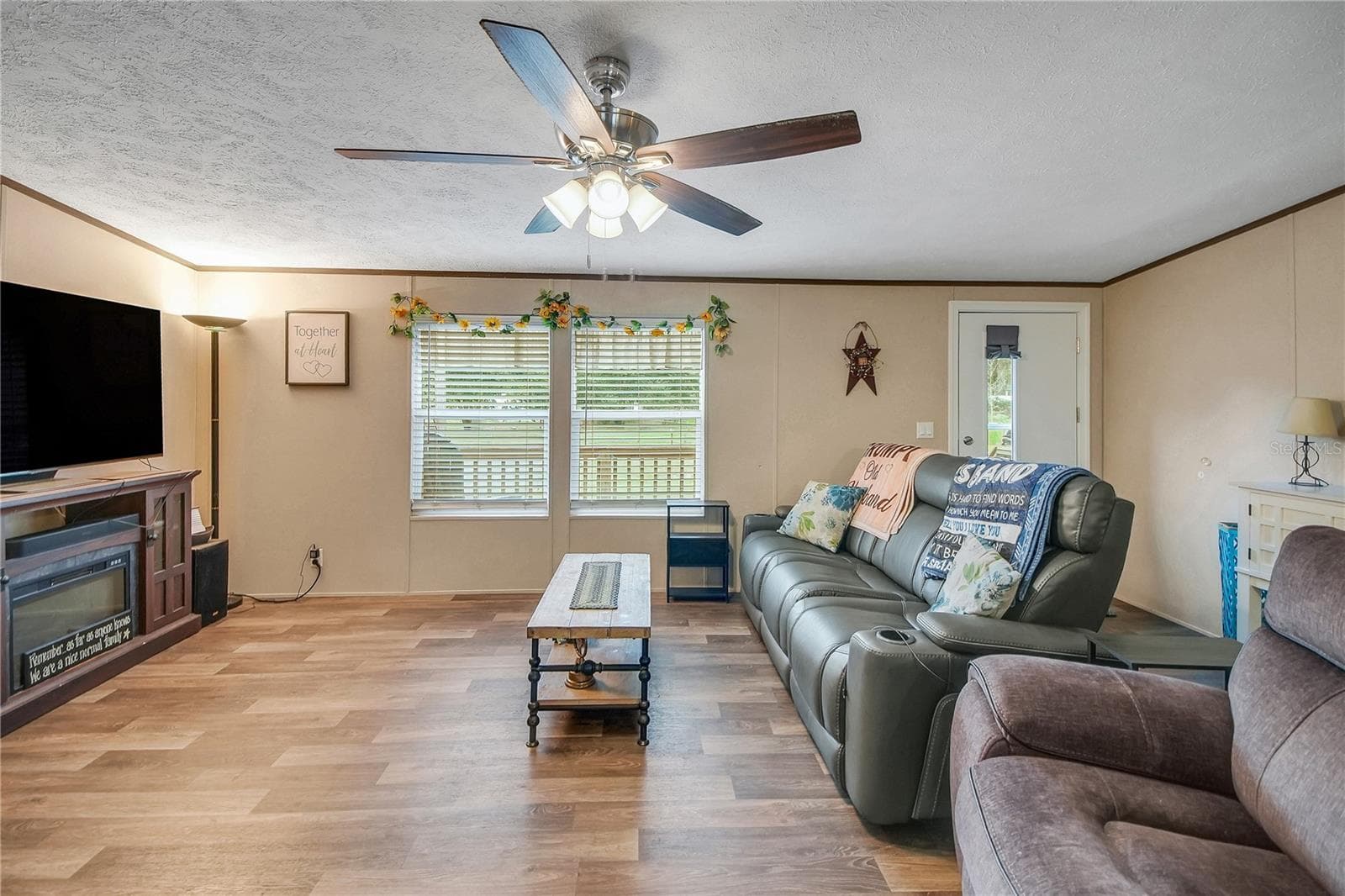 Manufactured Home at 15068 SE 105TH AVE, SUMMERFIELD, photo 7 of 36