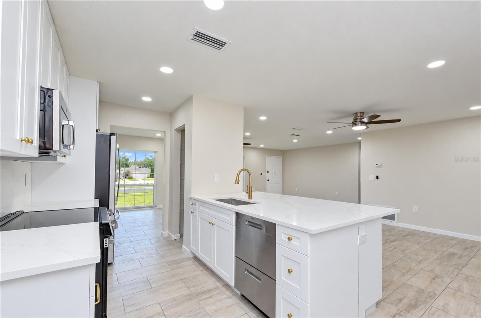 Single Family Residence at 8013 W ELM ST, TAMPA, photo 12 of 35