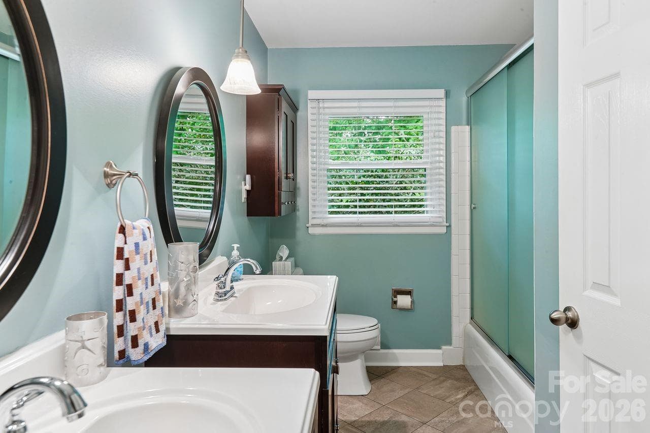 Single Family Residence at 122 Chanticleer Court, Charlotte, photo 23 of 36