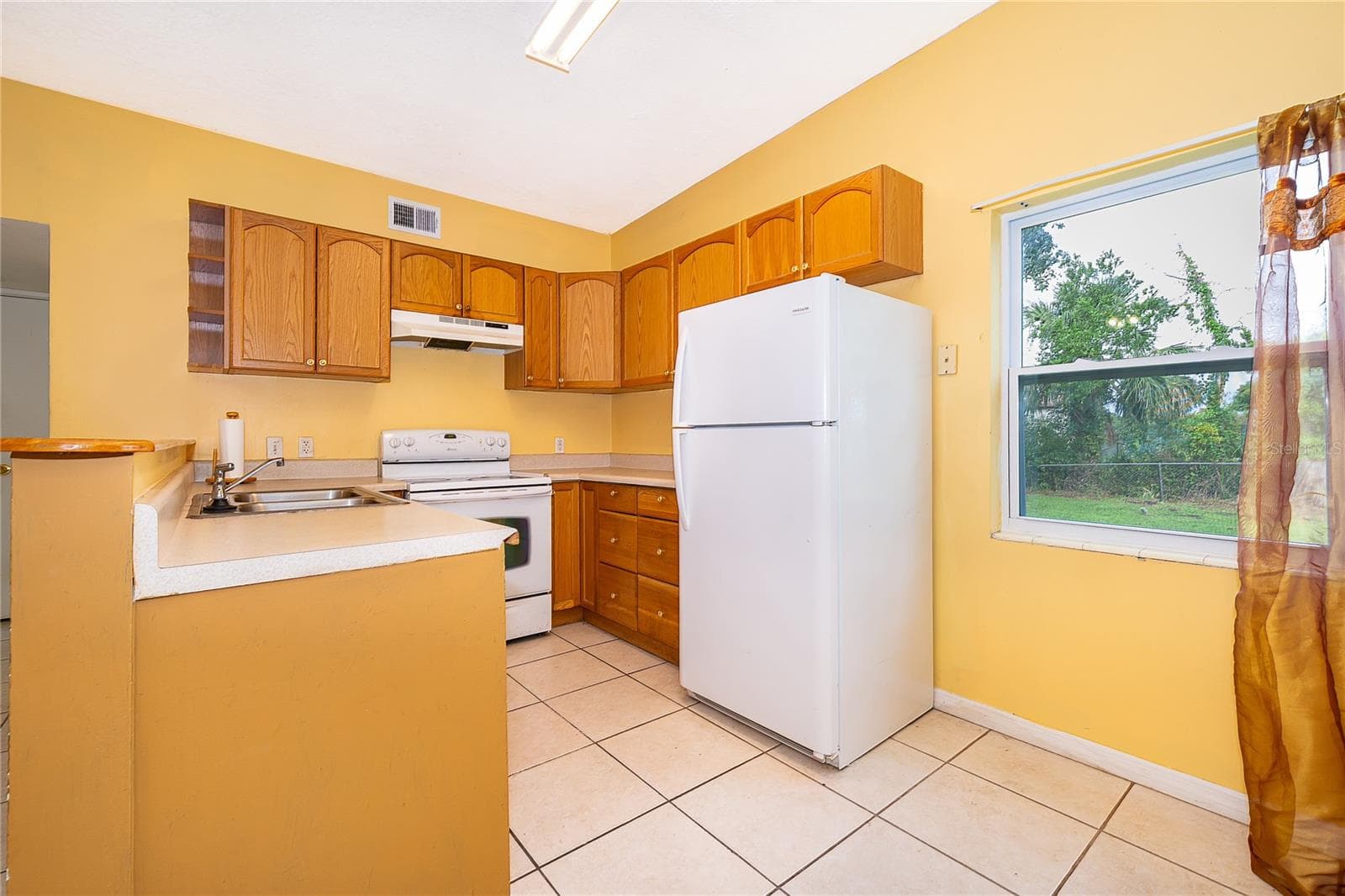 Step Saver Kitchen - 168 COUNTRY CLUB CIR, SANFORD