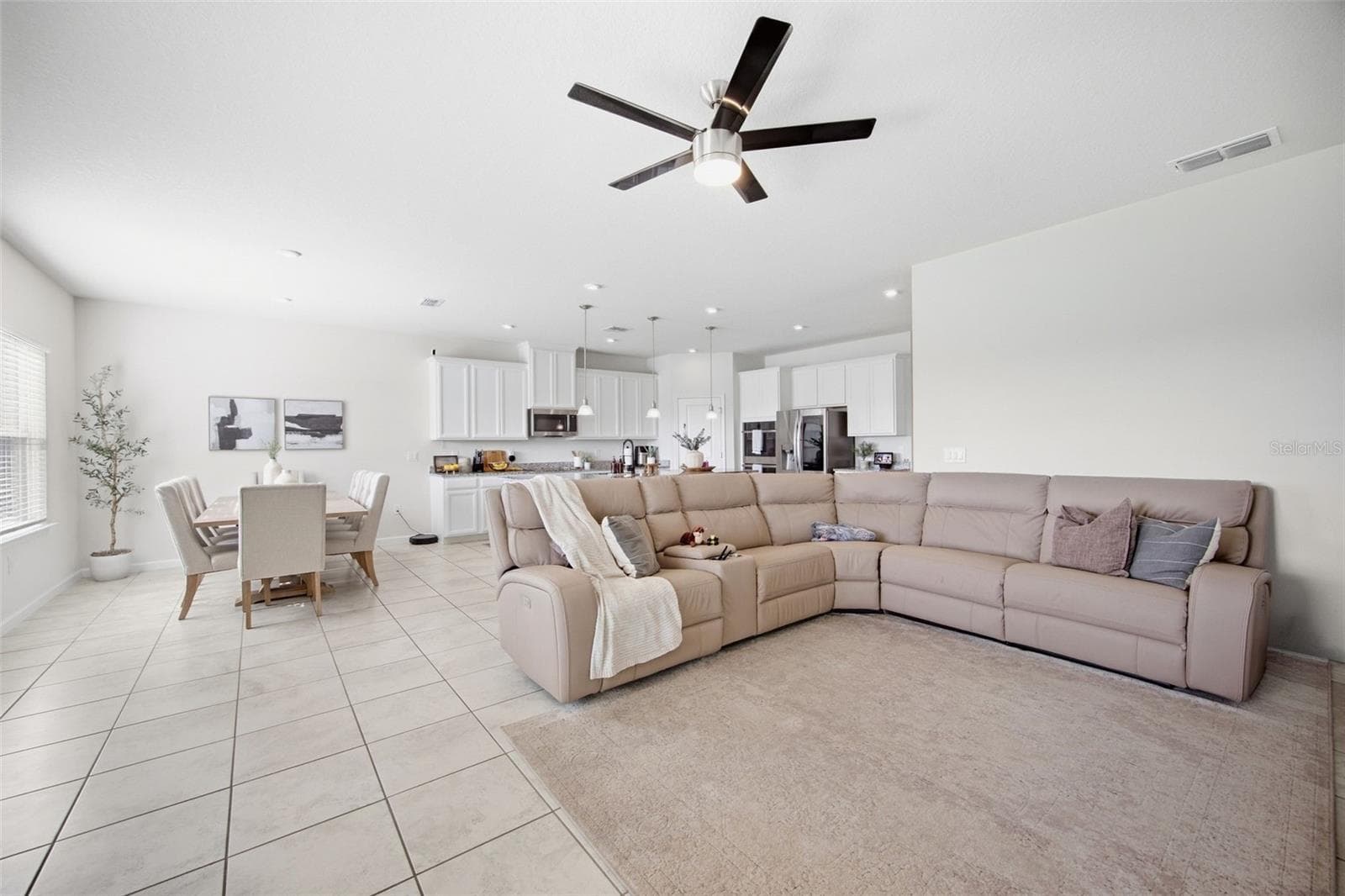 Single Family Residence at 264 SIESTA VISTA CT, DAVENPORT, photo 8 of 39