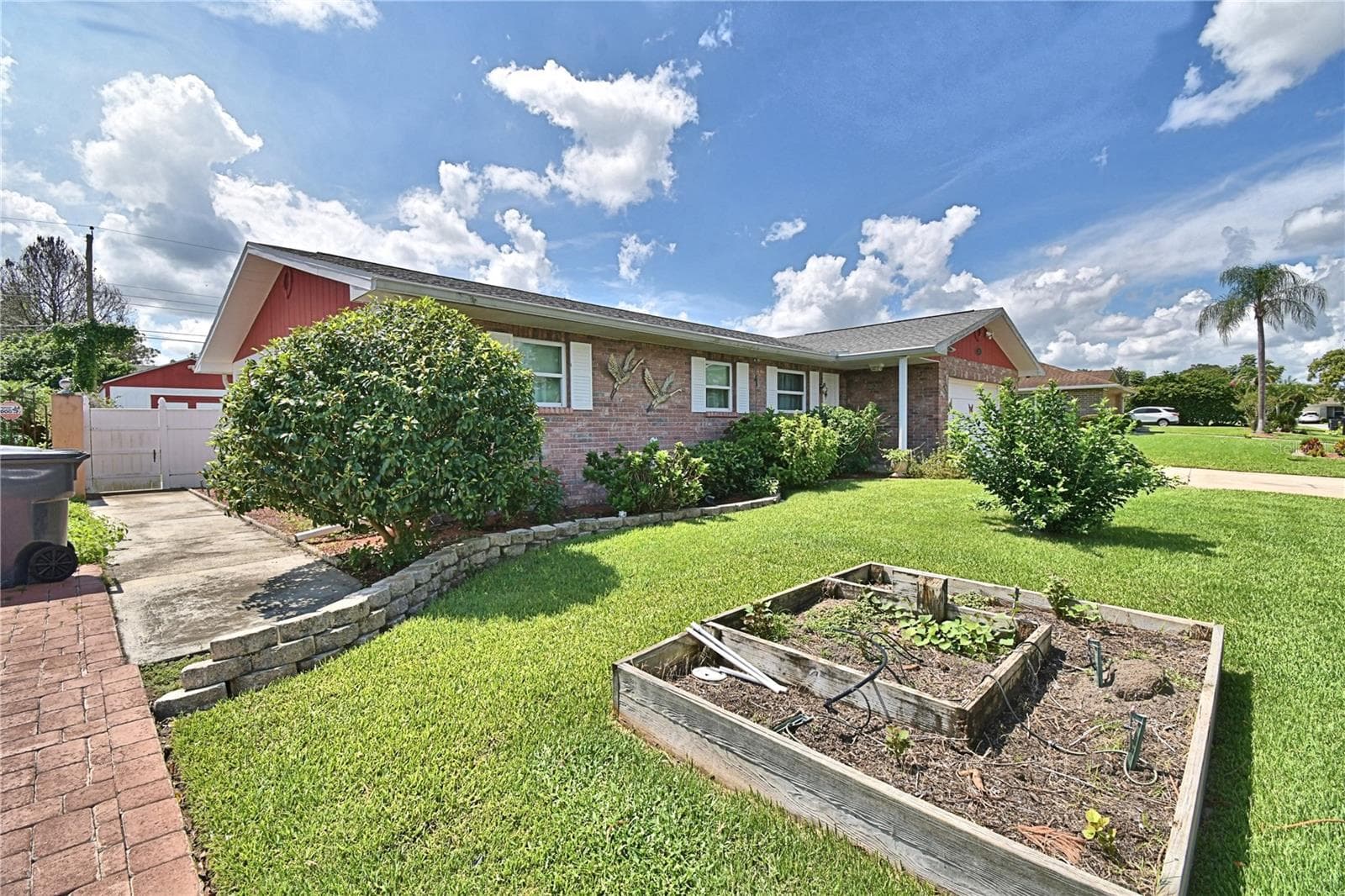 Beautiful Plants! - 2815 CHRISTIE LN, LAKELAND