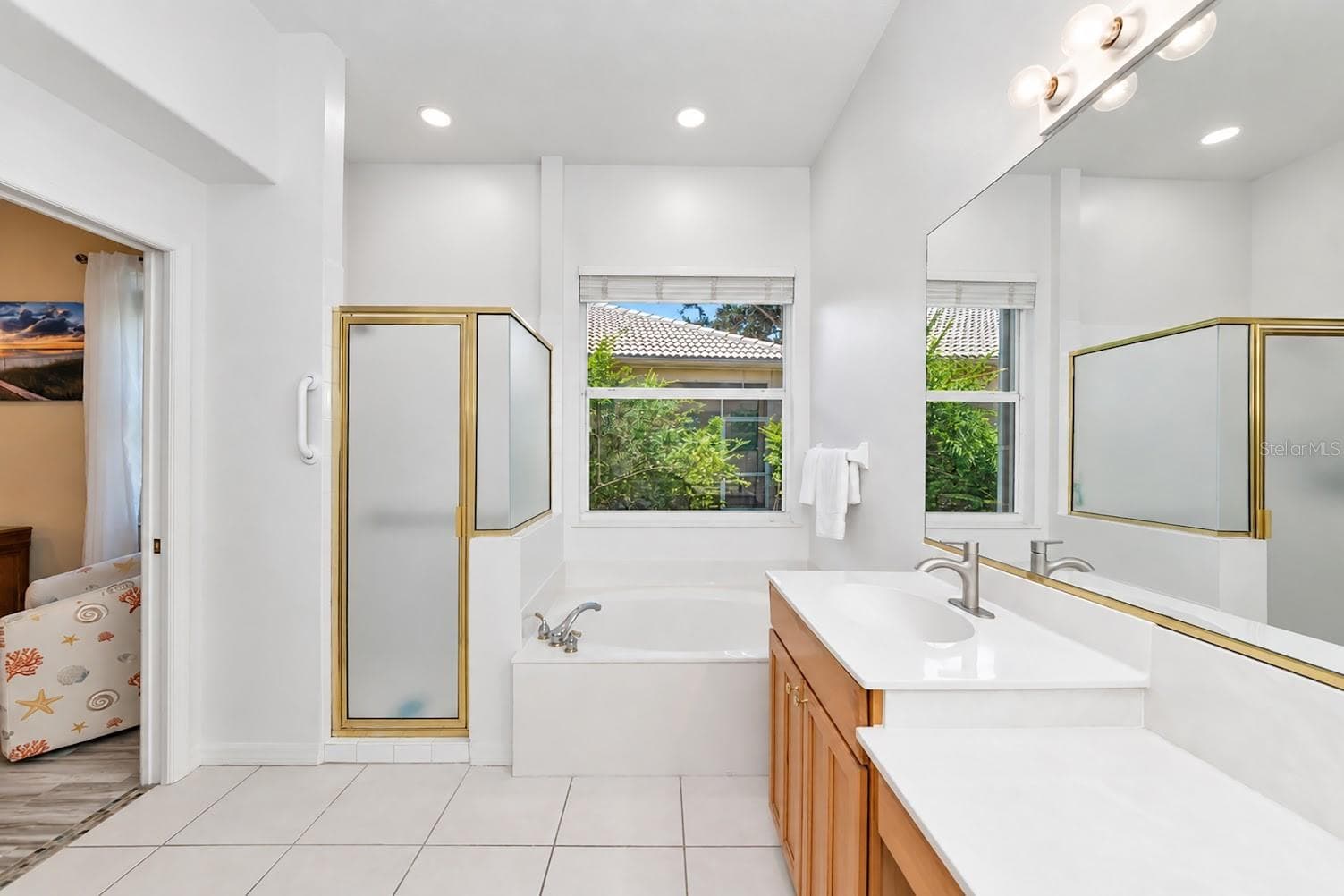 Primary suite shower and separate tub. - 5113 FLAGSTONE DR, SARASOTA
