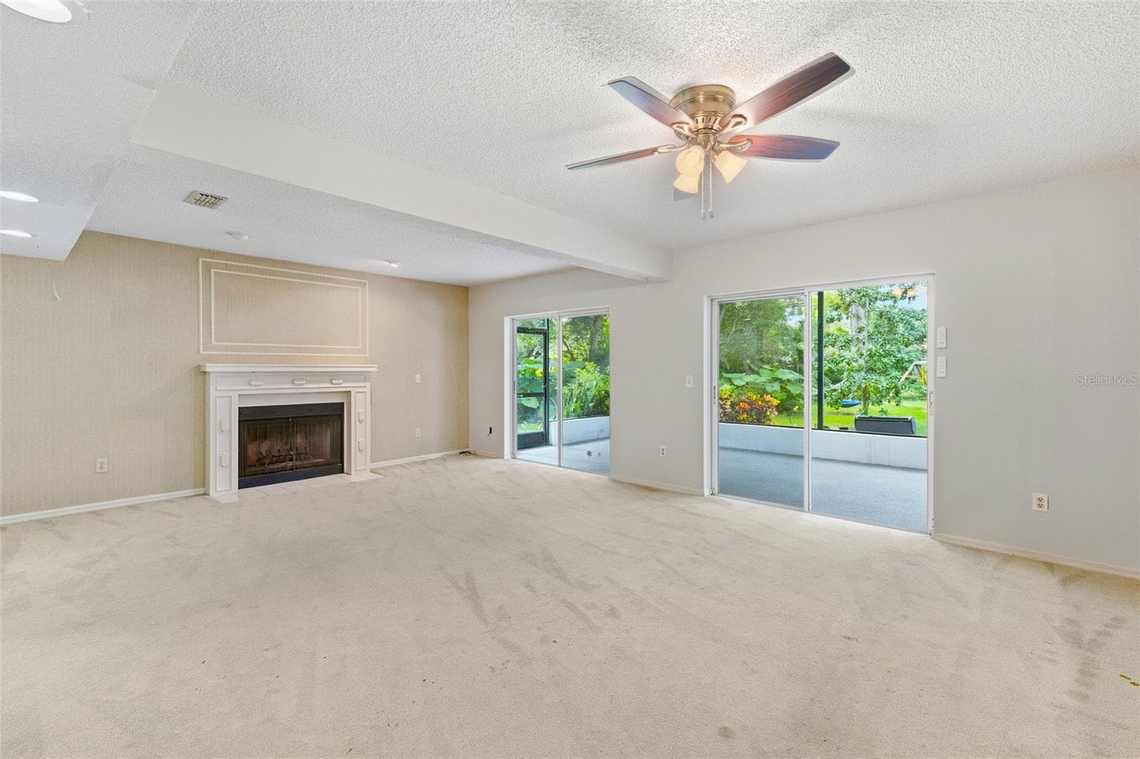 family room - 1304 TREETOP DR, PALM HARBOR