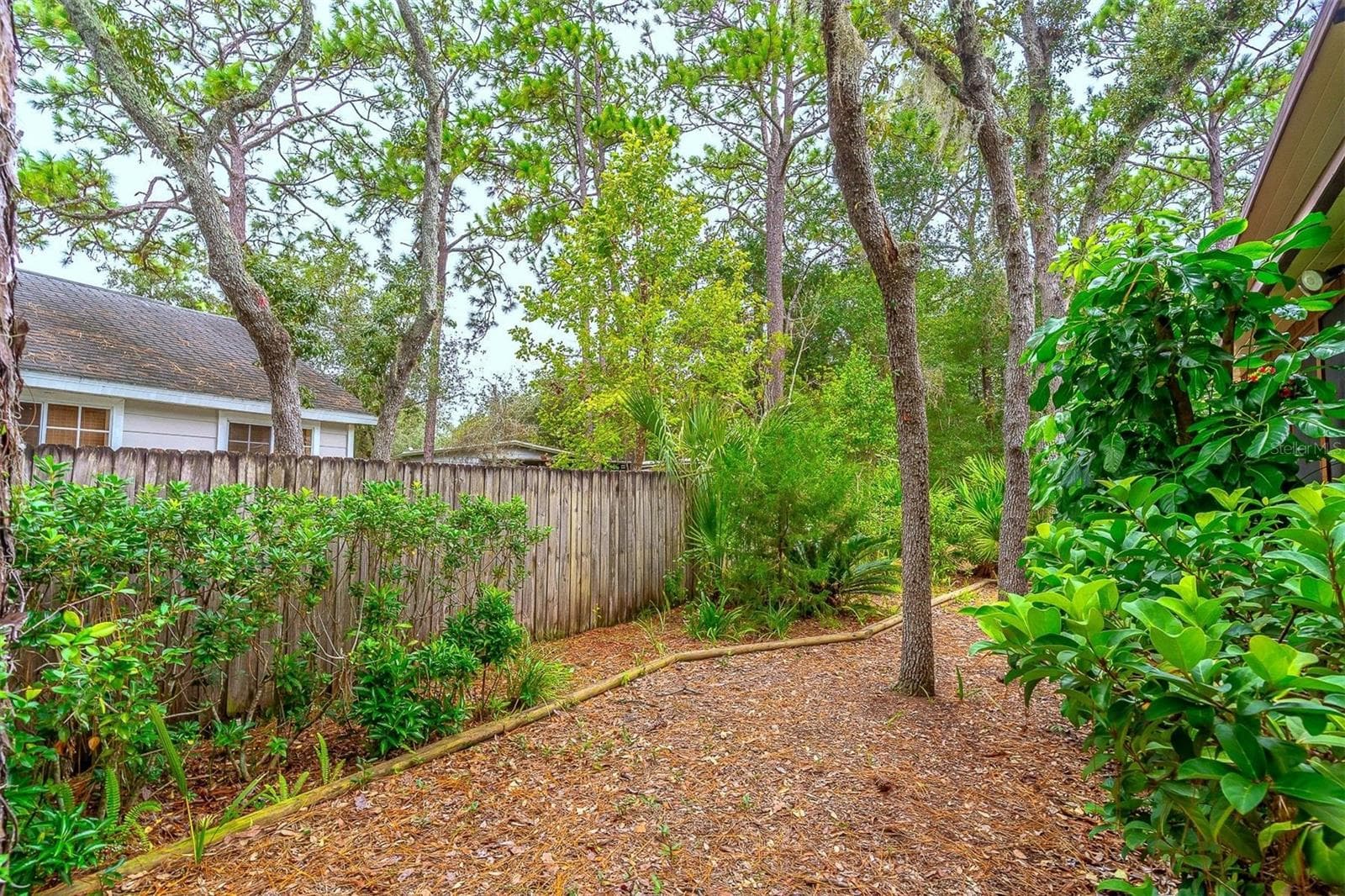 partial fence in rear yard - 605 W CLUB BLVD, LAKE MARY