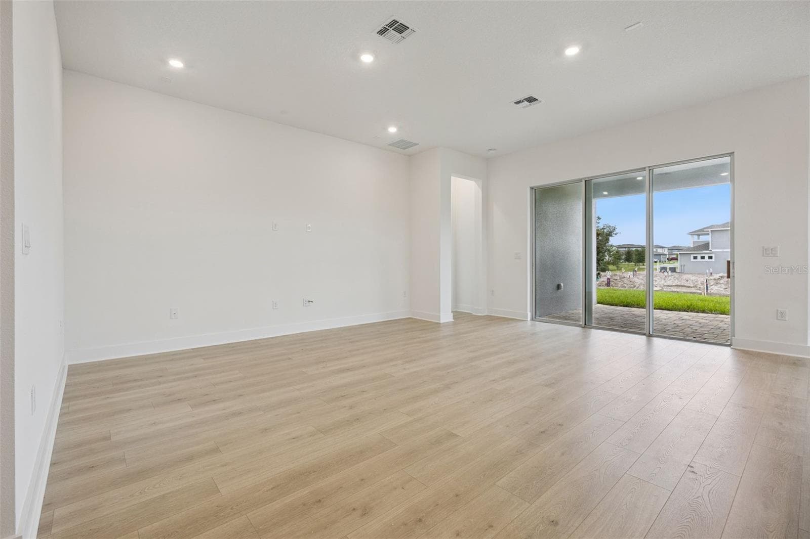 Single Family Residence at 17434 HONEYBELL TANGELO CT, WINTER GARDEN, photo 8 of 60
