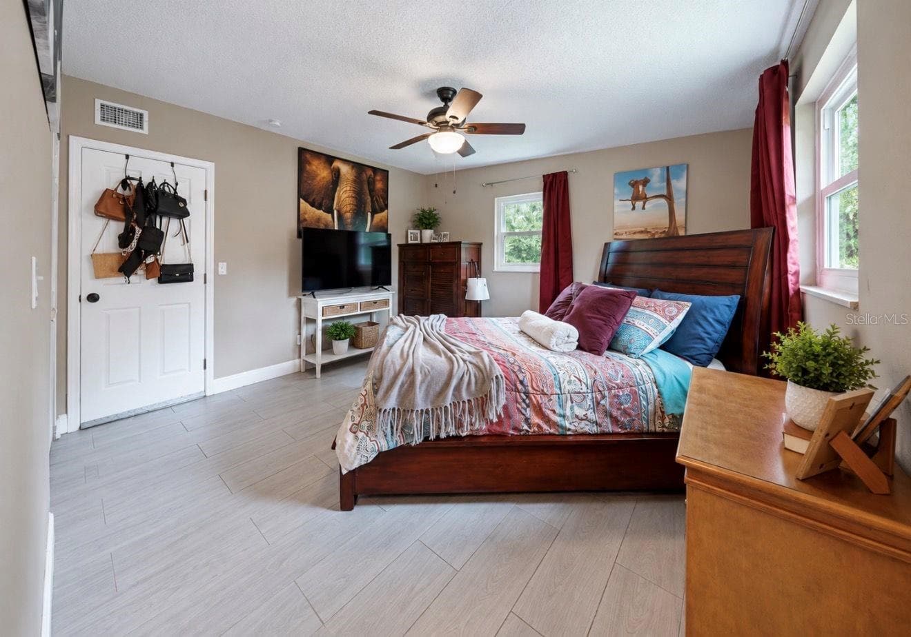 Single Family Residence at 717 W DEER LAKE DR, LUTZ, photo 26 of 39