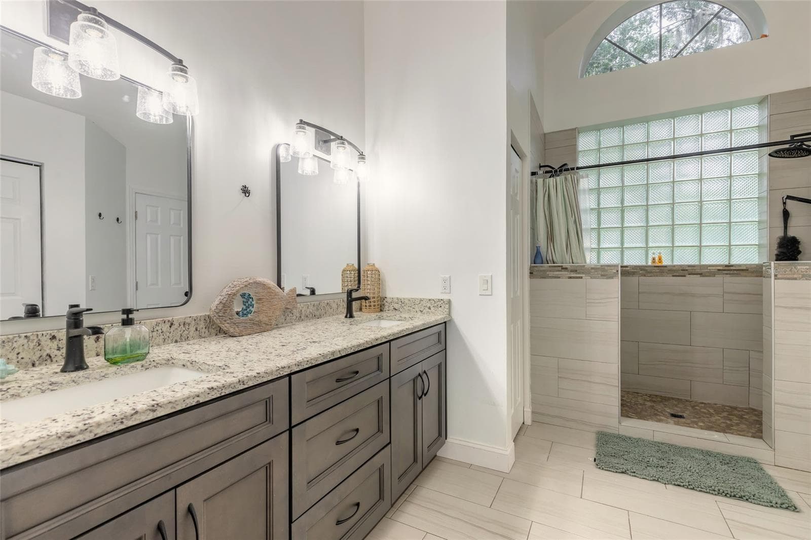 Single Family Residence at 817 BAYRIDGE LANE LN, PORT ORANGE, photo 32 of 59