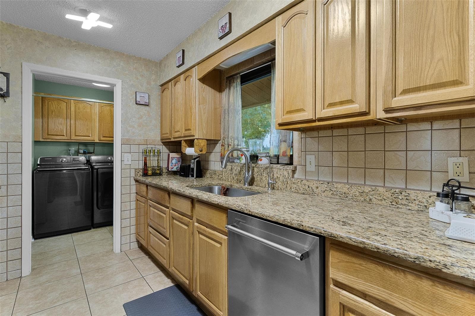 Single Family Residence at 521 E MIRROR LAKE DR, FRUITLAND PARK, photo 16 of 79