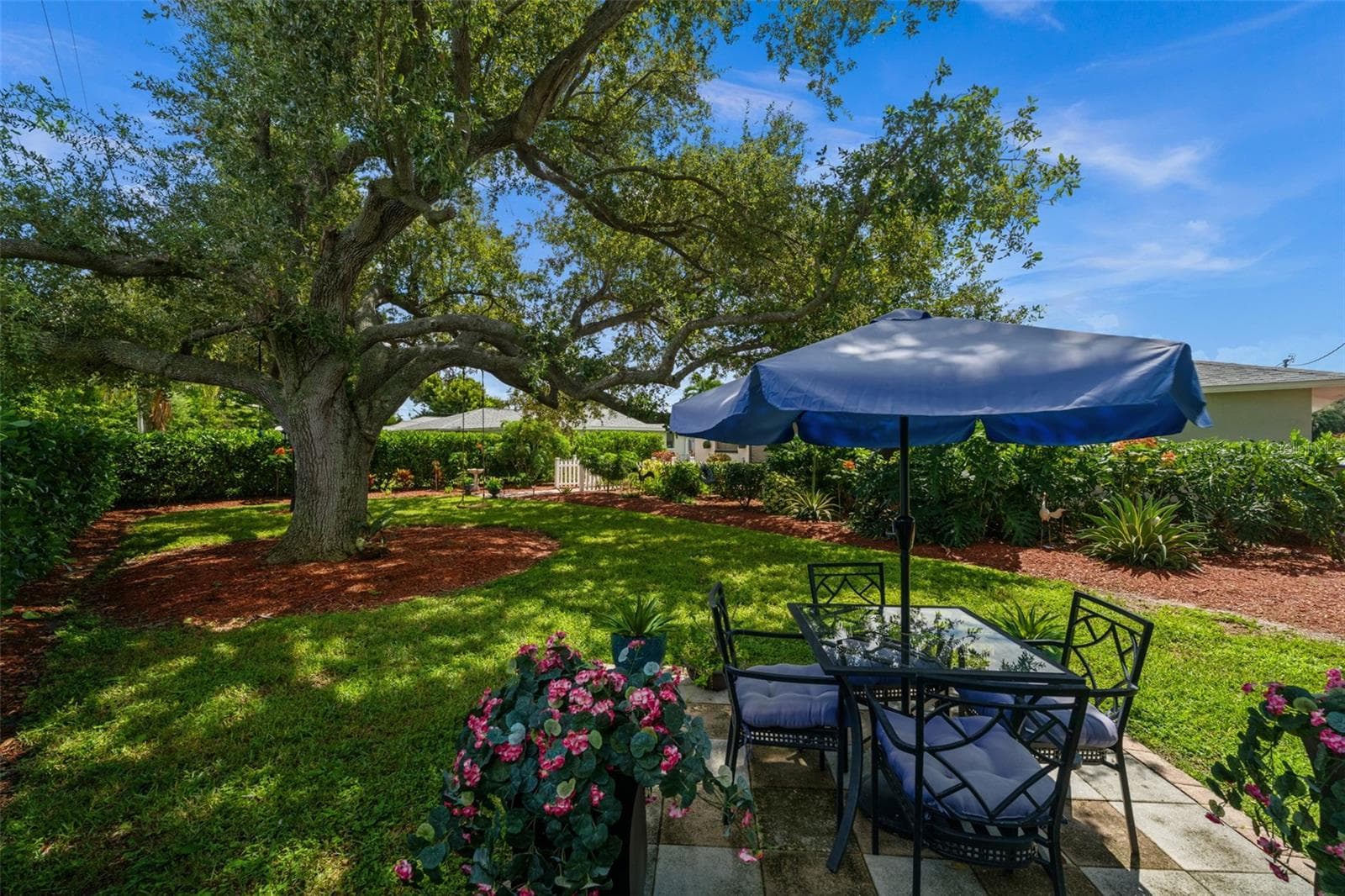 A fairy tale yard in SW Cape Coral - 427 SW 34TH ST, CAPE CORAL