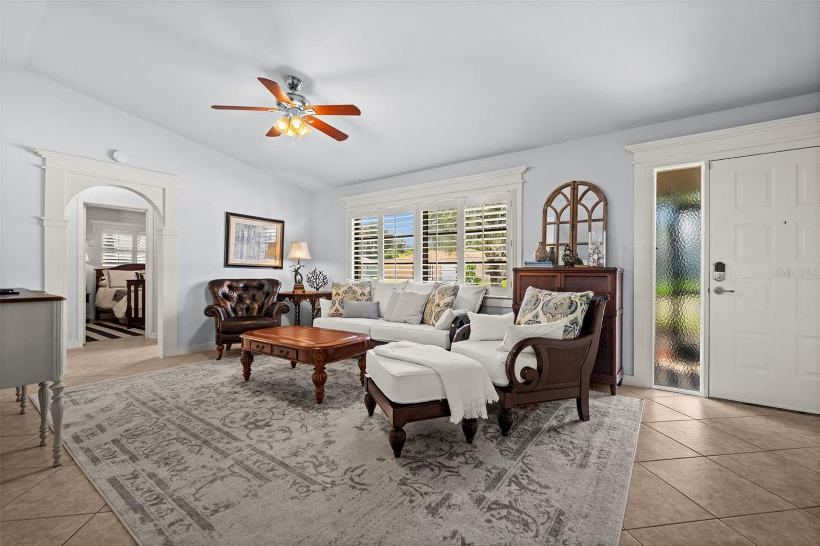Tile throughout and lots of windows - 427 SW 34TH ST, CAPE CORAL