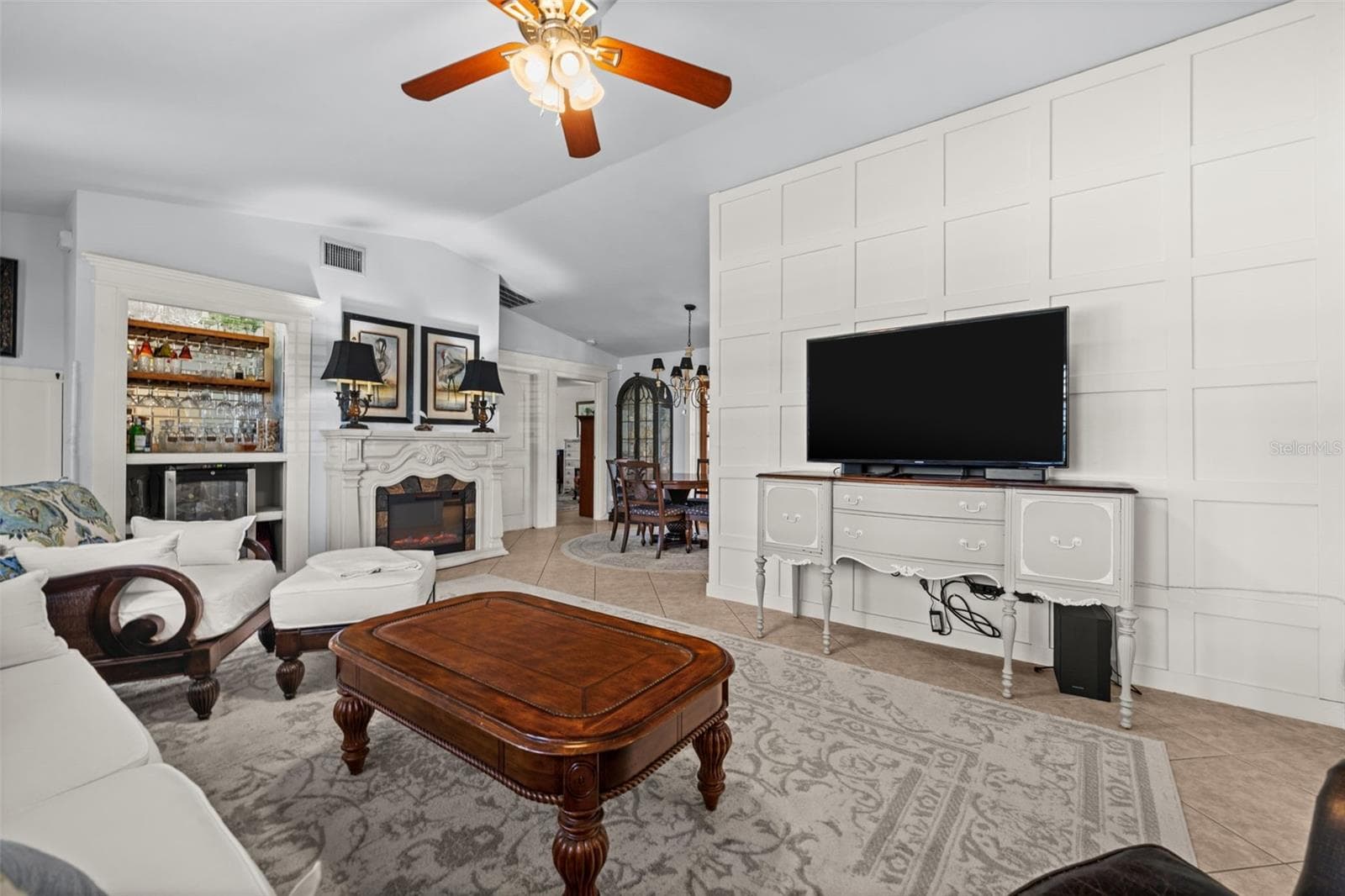Spacious living room - 427 SW 34TH ST, CAPE CORAL