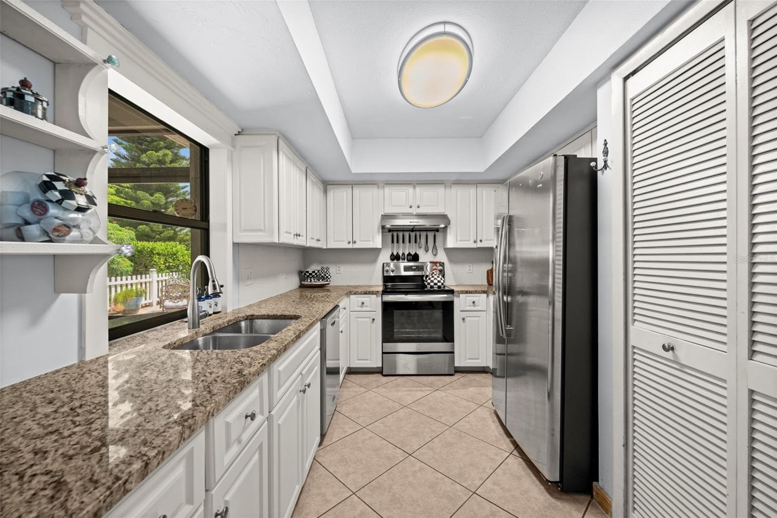 Lots of storage with tons of cabinets and a pantry in the kitchen - 427 SW 34TH ST, CAPE CORAL
