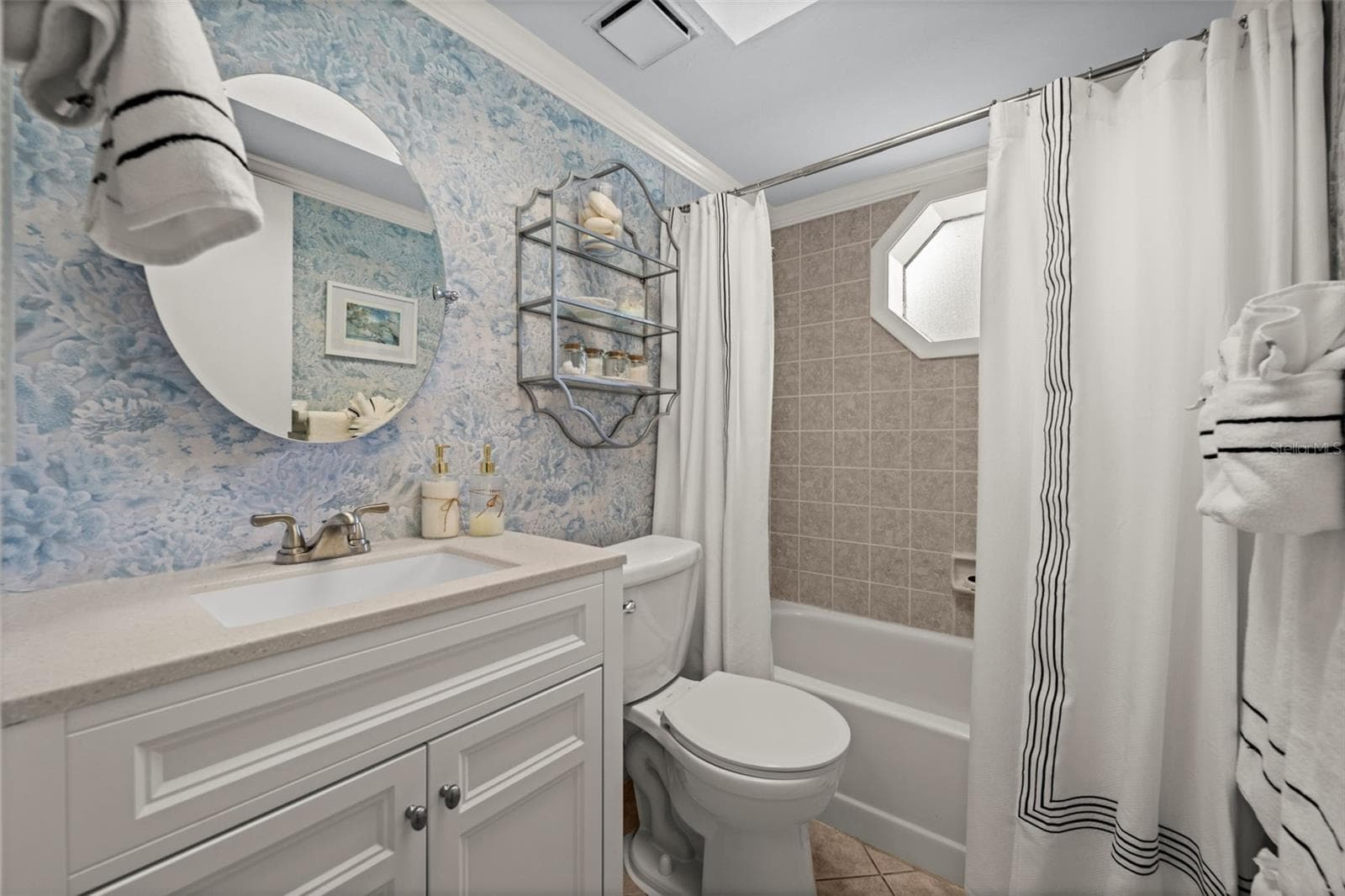 Guest Bath - 427 SW 34TH ST, CAPE CORAL
