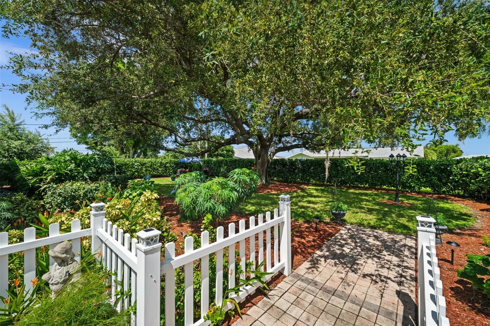 The gorgeous 100+ year old Southern Oak is the centerpiece of the yard - 427 SW 34TH ST, CAPE CORAL