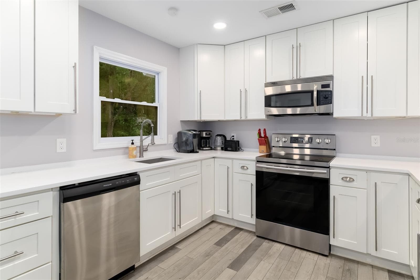 Single Family Residence at 615 S SHADE AVE, SARASOTA, photo 9 of 63