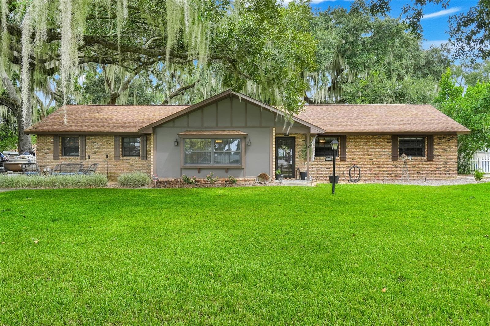 Single Family Residence at 31946 HARRIS RD, TAVARES, photo 2 of 46