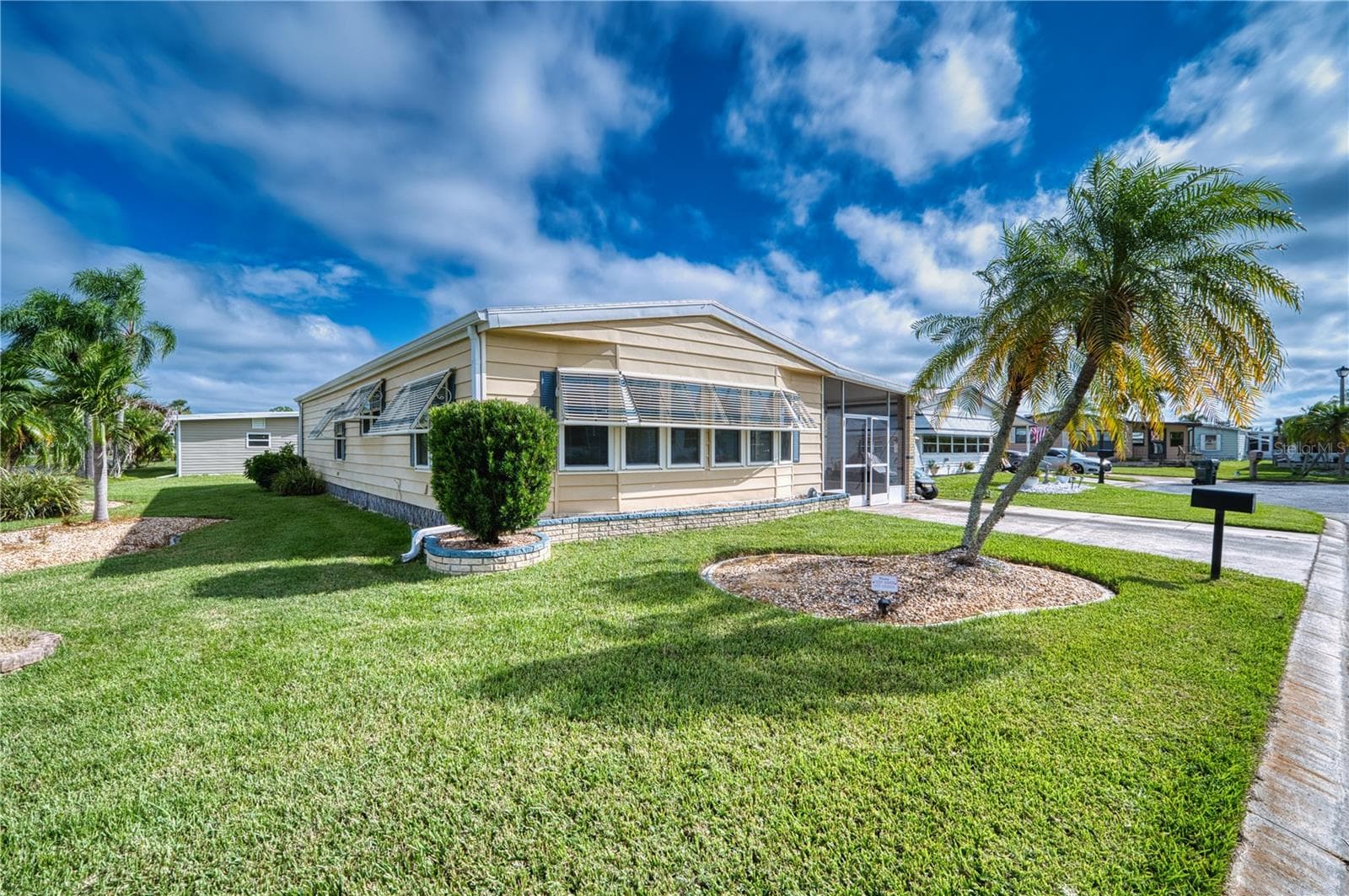 273 CAPTAINS CT