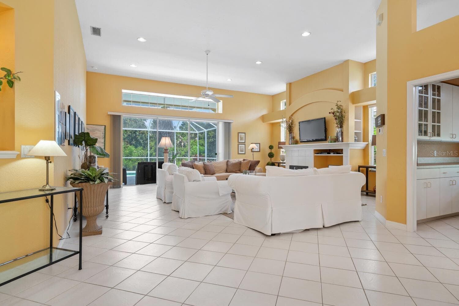 Single Family Residence at 4374 MIRABELLA CIR, BRADENTON, photo 12 of 71
