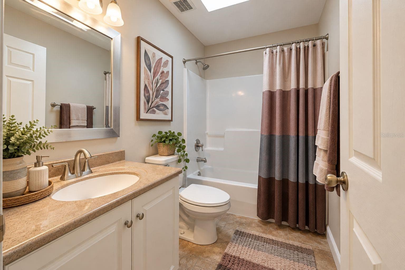 Guest bathroom staged - 141 BREN MAR LN, PALM COAST