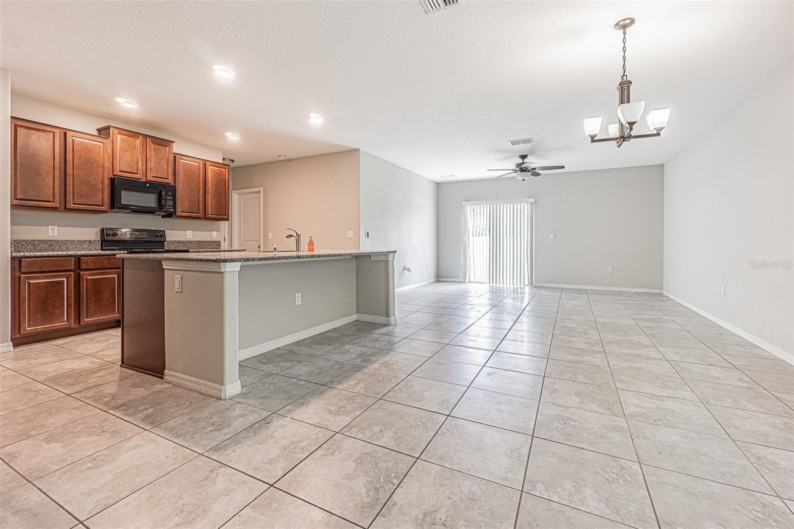 Single Family Residence at 17009 PEACEFUL VALLEY DR, WIMAUMA, photo 6 of 41