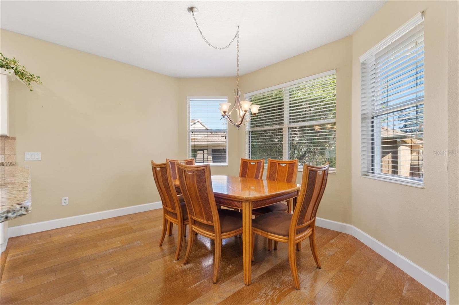 DINING ROOM TABLE CONVEYS WITH THE HOME - 1025 WINNSBORO DR, THE VILLAGES
