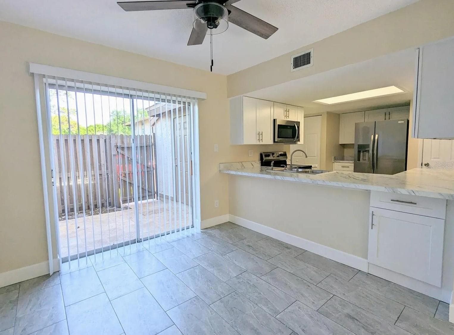 Townhouse at 3111 CREEKGLEN CT, BRANDON, photo 5 of 14